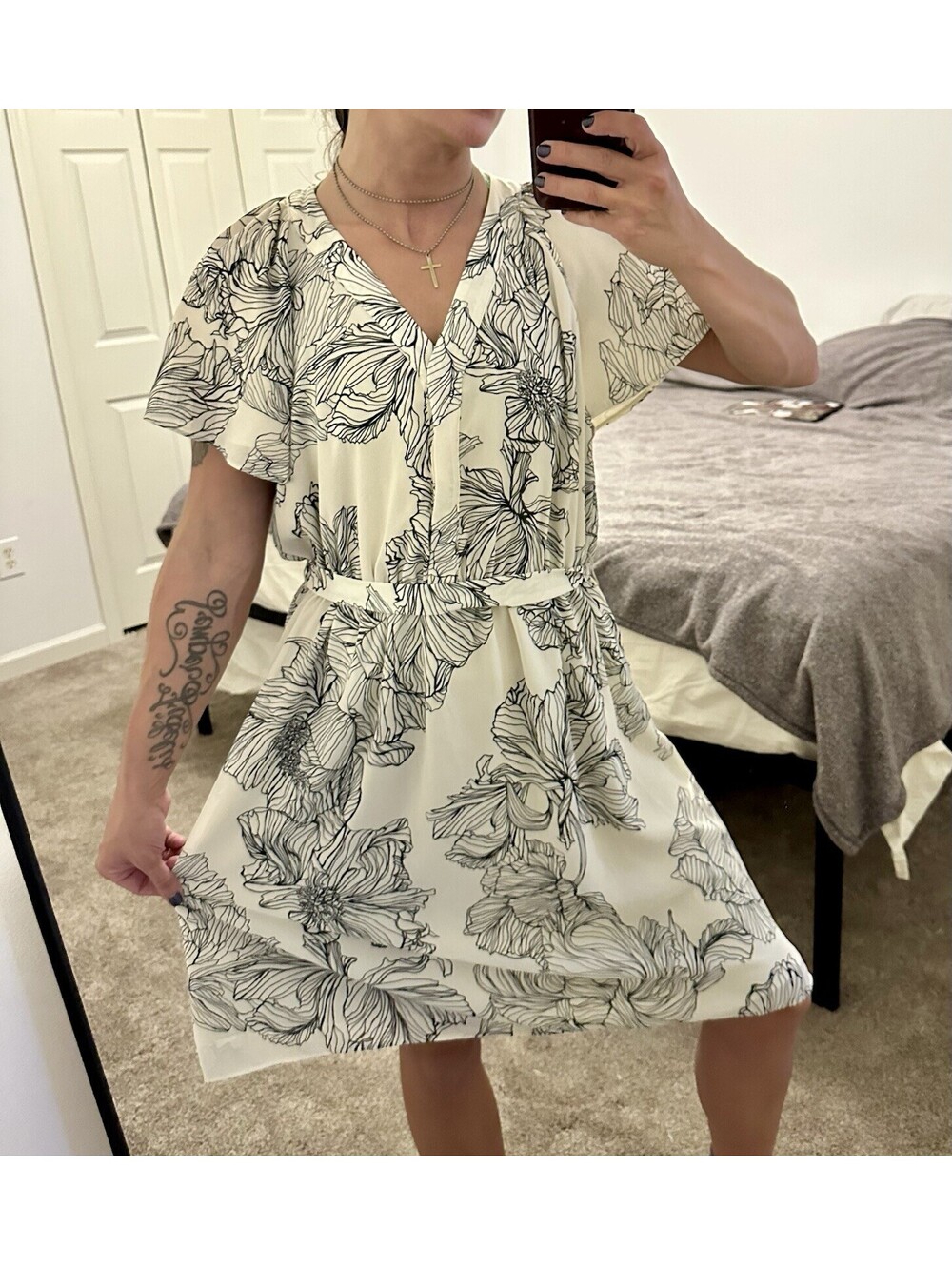 NWT NEW H&M Belted Floral Dress Sz M Ivory Black Flutter Sleeve Flowy City Party